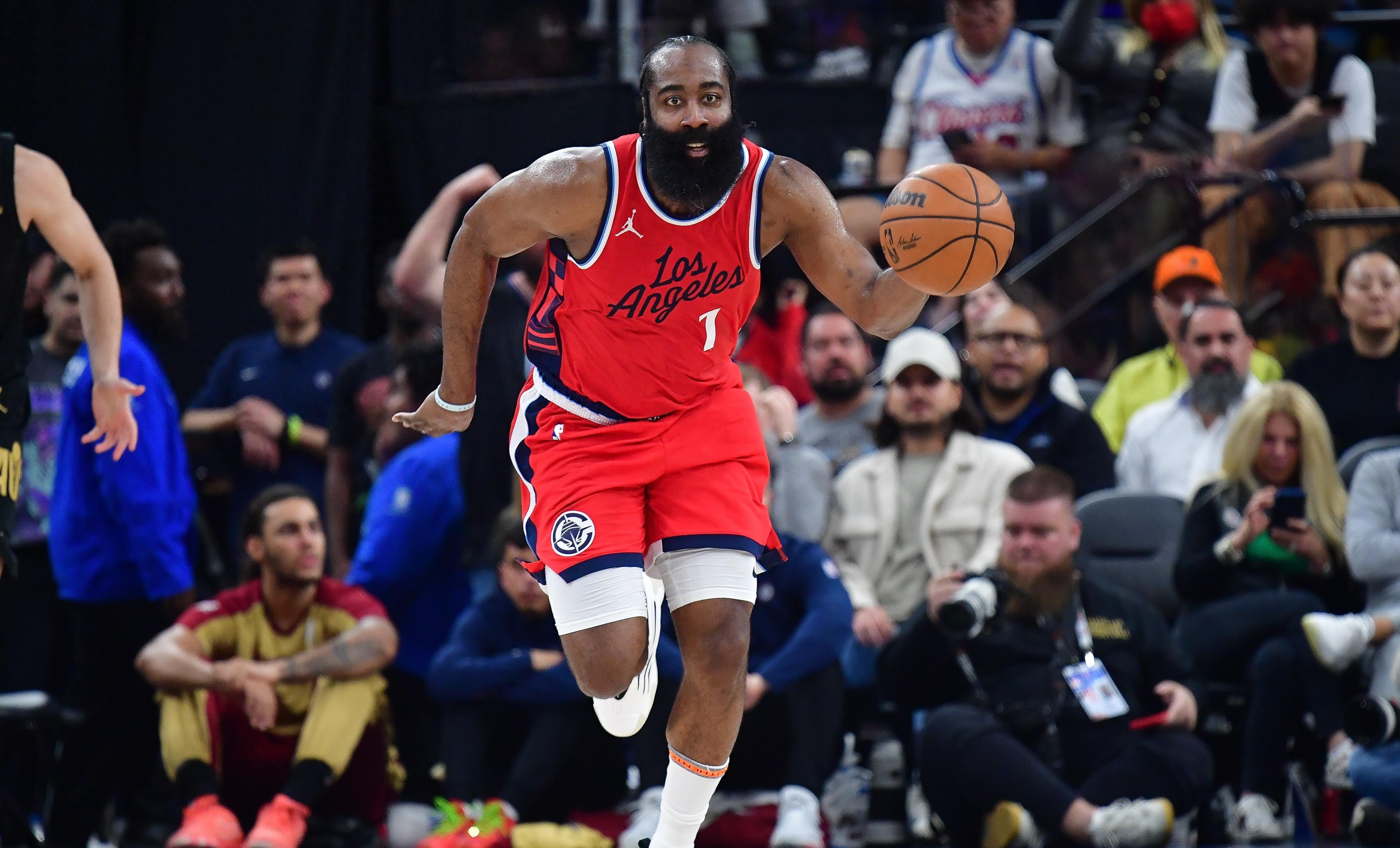 开云-哈登迎来十赛季出色发挥，美国队观众热烈欢呼！的简单介绍-开云